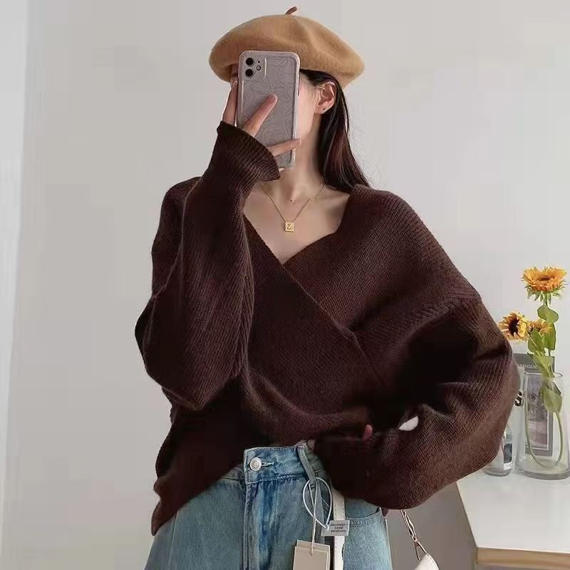 Women's wrap V-neck sweater with open shoulders - Soft and modern