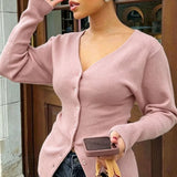 Women's V-neck knitted top - Fitted and soft