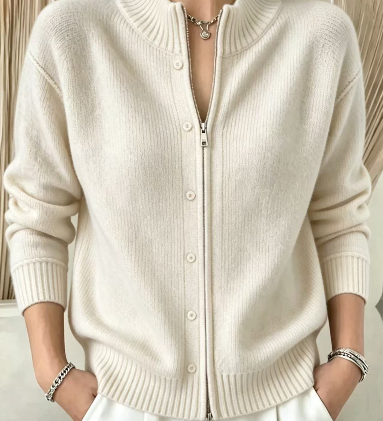 Women's zip-up crew-neck sweater - Soft and practical