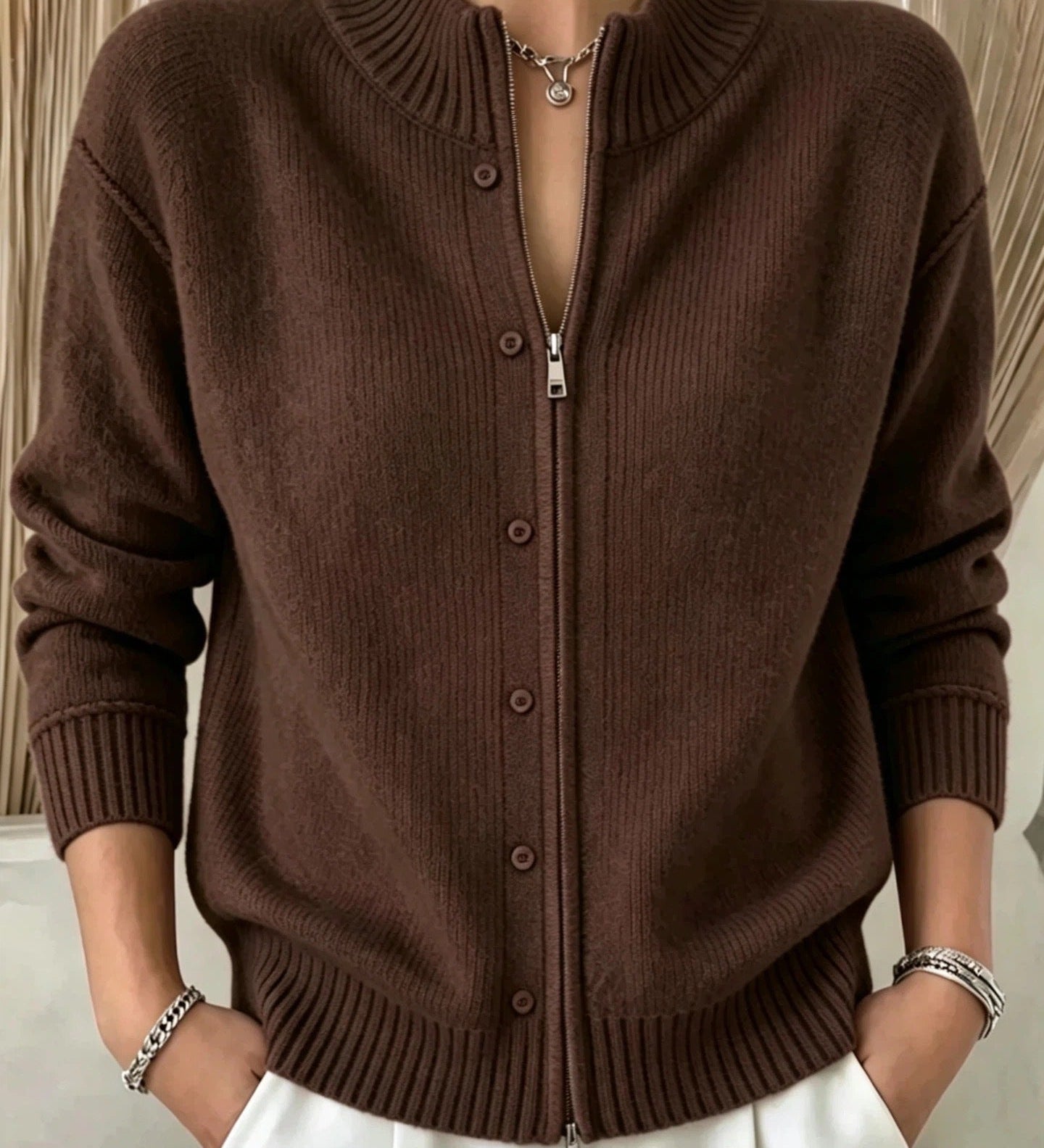 Women's zip-up crew-neck sweater - Soft and practical