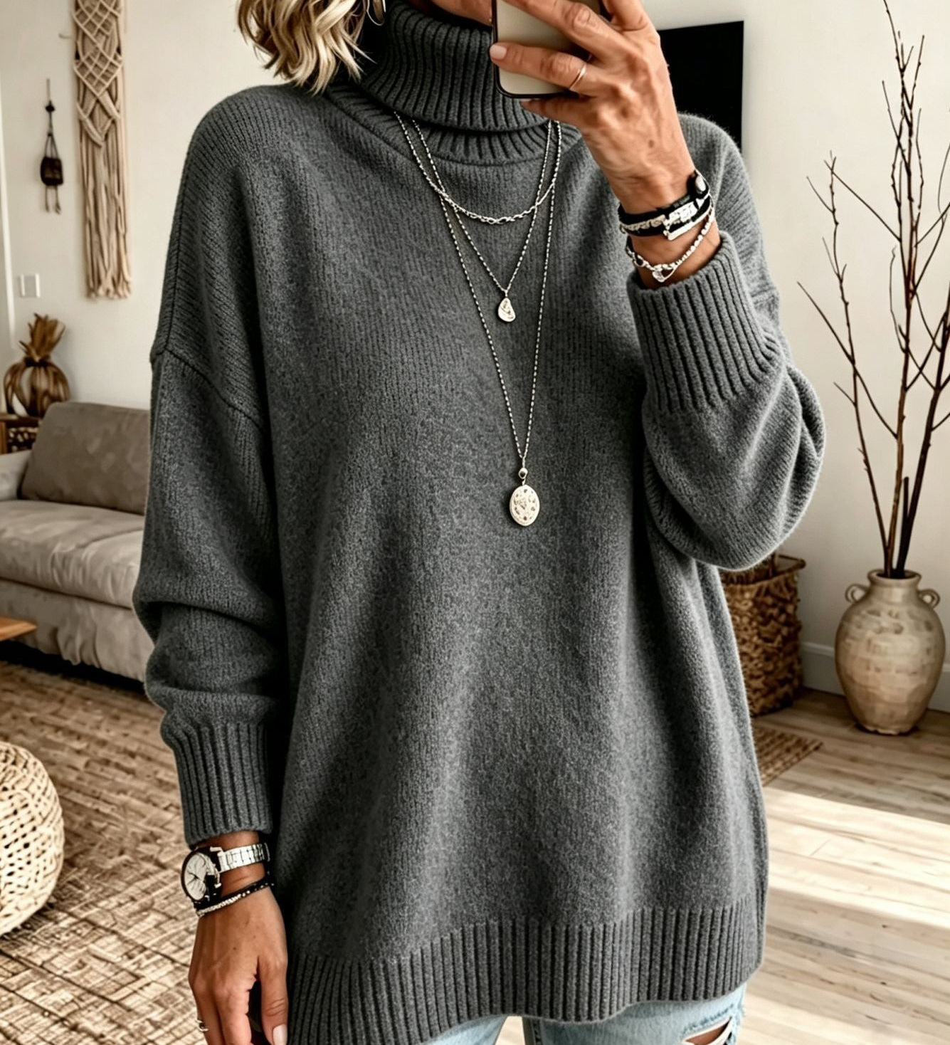 Loose-fitting women's turtleneck jumper - Warm and easy to wear