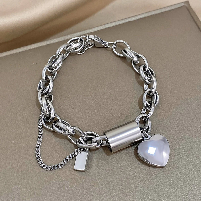 Thick Heart Bracelet in Gold