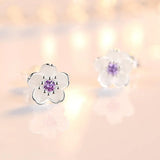 Flower-shaped stud earrings with zirconia