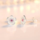 Flower-shaped stud earrings with zirconia