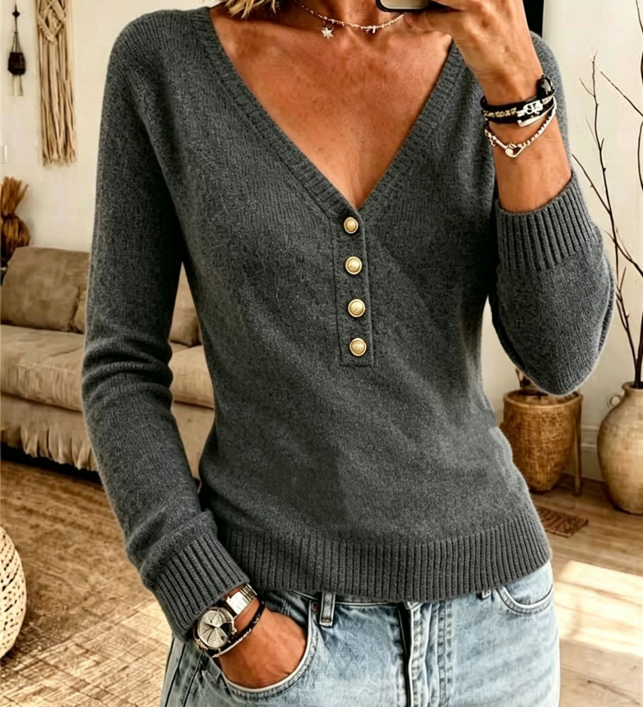 Women's Simple V-Neck Knit Sweater – A Comfortable and Elegant Autumn-Winter Style