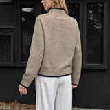 Minimalist solid-colour women’s knit sweater – Soft and timeless