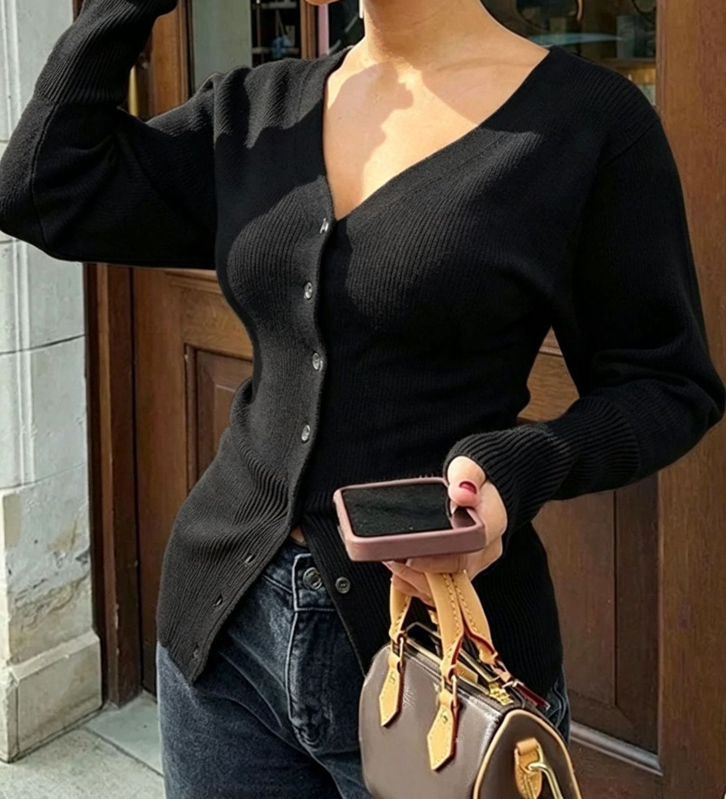 Women's V-neck knitted top - Fitted and soft