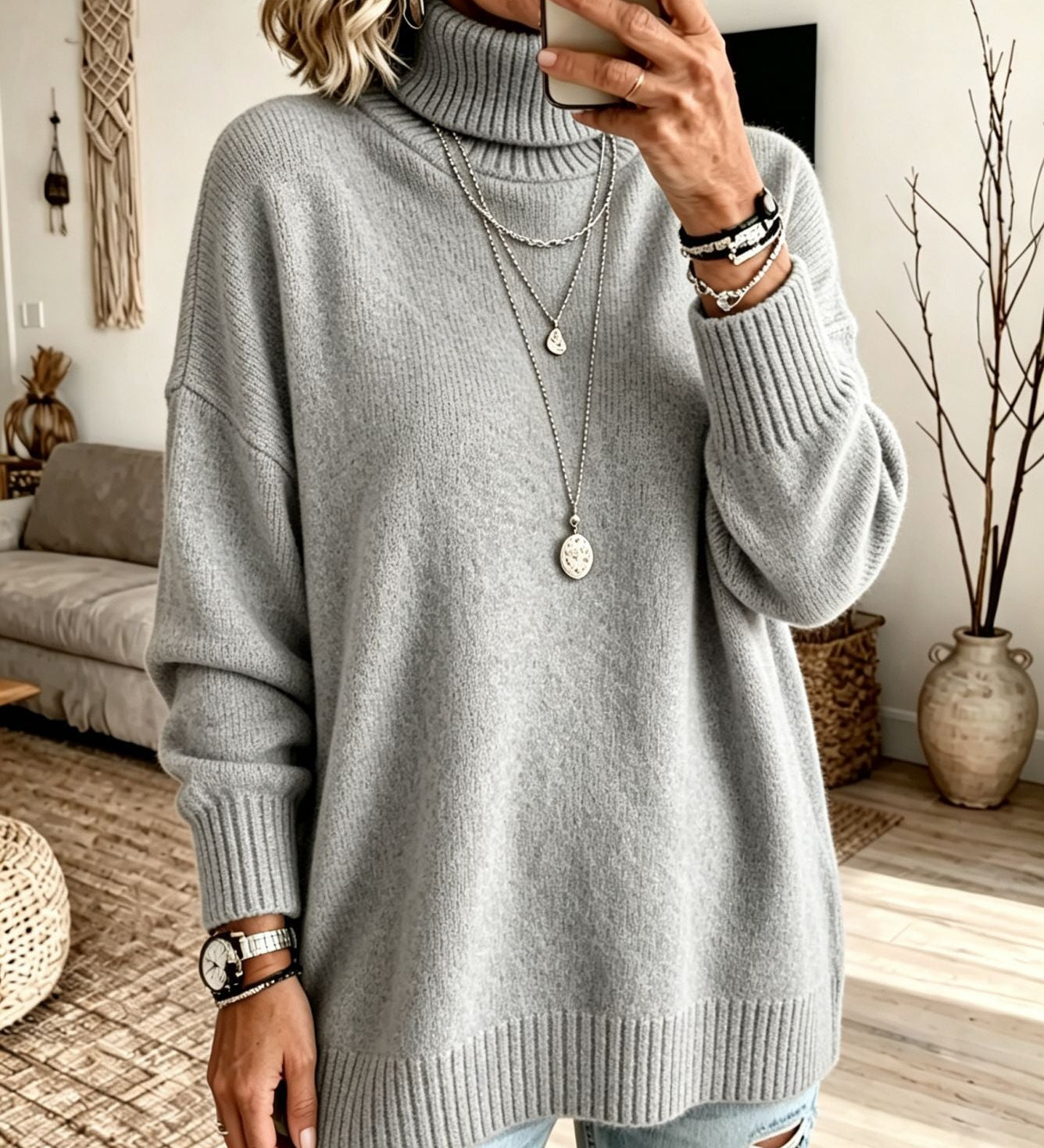 Loose-fitting women's turtleneck jumper - Warm and easy to wear
