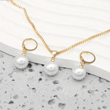 Elegant jewellery set with pearls