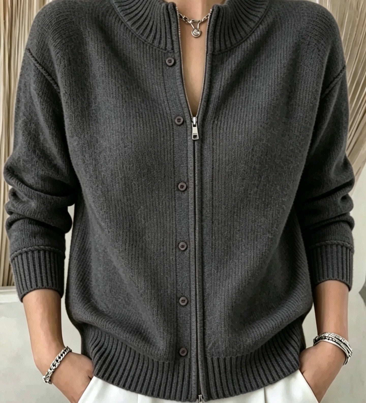 Women's zip-up crew-neck sweater - Soft and practical
