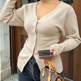 Women's V-neck knitted top - Fitted and soft