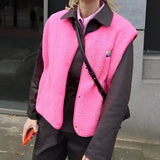Buttoned sleeveless vest in lambswool for women – Soft, comfortable, and versatile