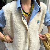 Buttoned sleeveless vest in lambswool for women – Soft, comfortable, and versatile