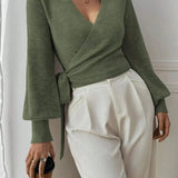 Elegant women's crossover sweater – Chic, modern style with puff sleeves