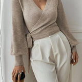 Elegant women's crossover sweater – Chic, modern style with puff sleeves
